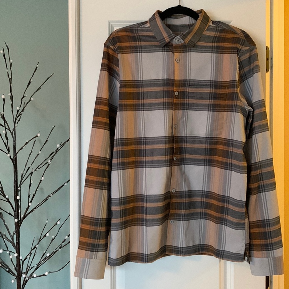 Mens M Grey and Orange Button Down LuluLemon Brand